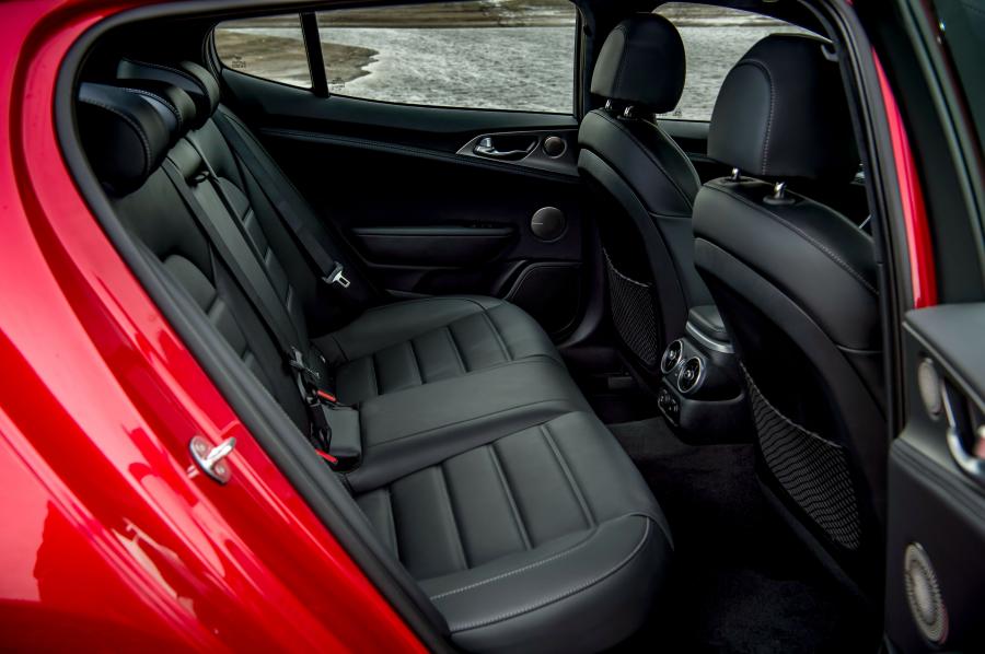 Интерьер Kia Stinger GTS (CK) 2017 года  (UK) (фото 40 из 40)